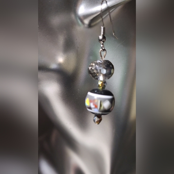 Brilliant faceted Aurora Borealis bead with handpainted Obsidian bead dangle ear - Picture 9 of 9